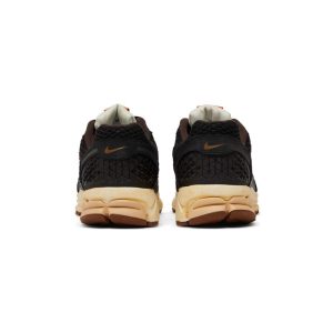 کتونی رانینگ نایک وومرو 5 مشکی کرم Nike Air Zoom Vomero 5 Black Sesame