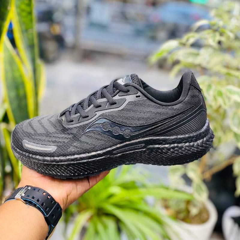 saucony black