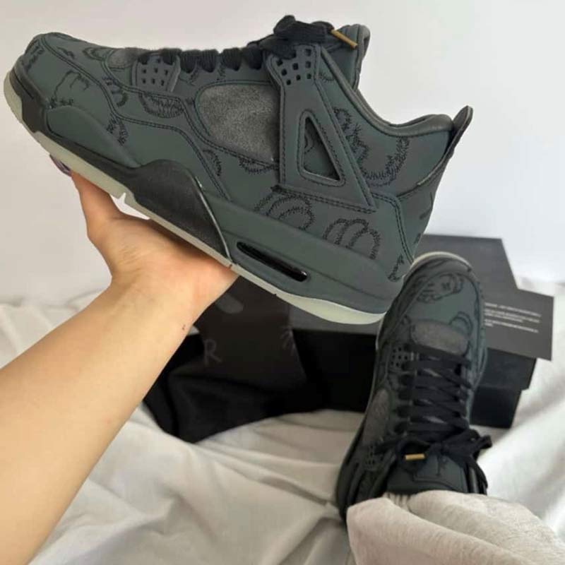 jordan 4 retro kaws black