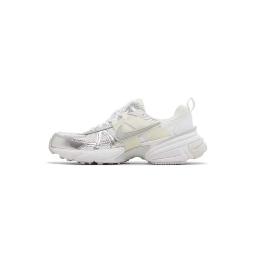 کتونی نایک راننیگ وی2کا سفید کرم نقره ای Nike V2K Run Metallic Silver