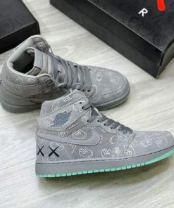 کتونی نایک ایرجردن 1 ساقدار کاز طوسی سبز Nike Air Jordan 1 High Kaws Grey Green