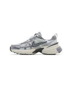 کتونی نایک راننیگ وی2کا طوسی نقره ای Nike V2K Run Pure Platinum Wolf Grey