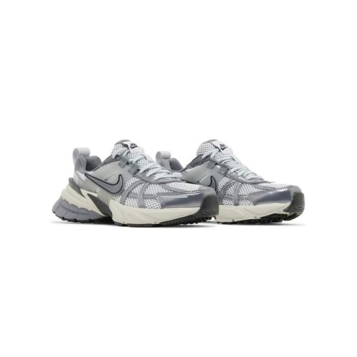 کتونی نایک راننیگ وی2کا طوسی نقره ای Nike V2K Run Pure Platinum Wolf Grey